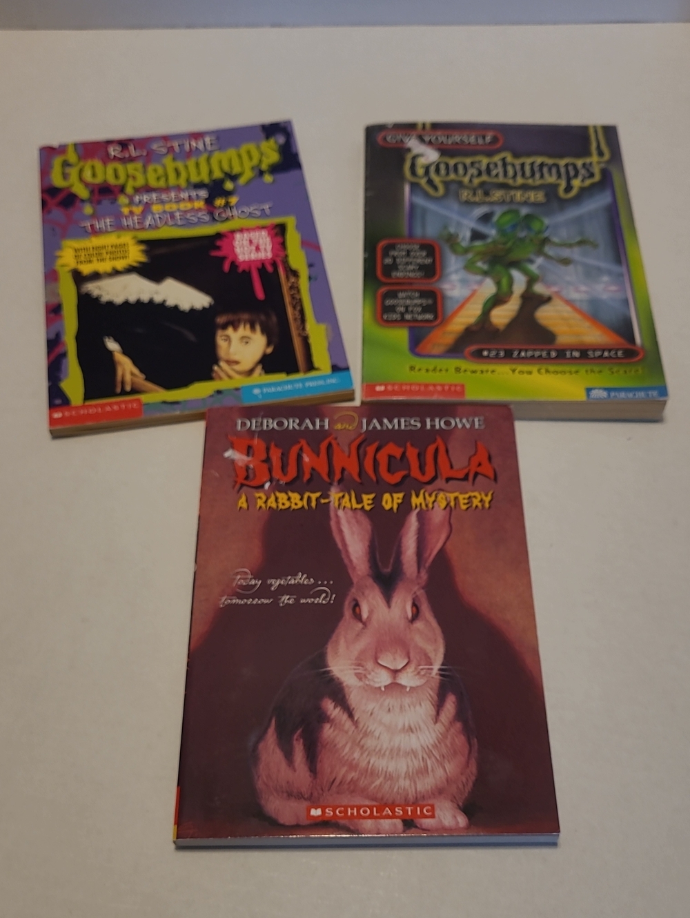 Scholastic Goosebumps The Headless Ghost &